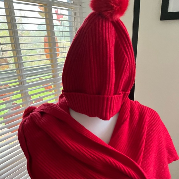 TALBOTS PRE-LOVED AUTHENTIC BEANIE & SCARF QUALITY DESIGN SET main image 4